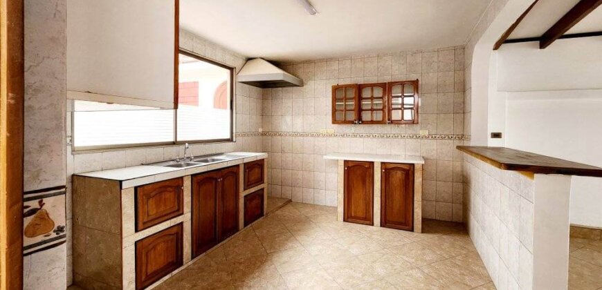 Excelente Casa Esquina