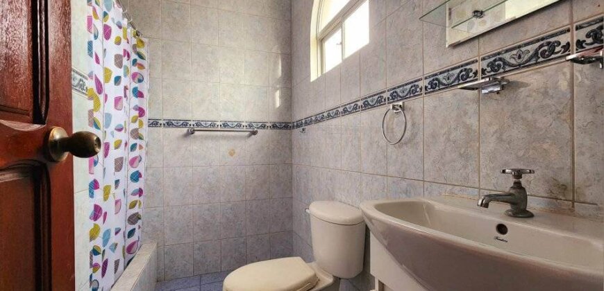 Excelente Casa Esquina