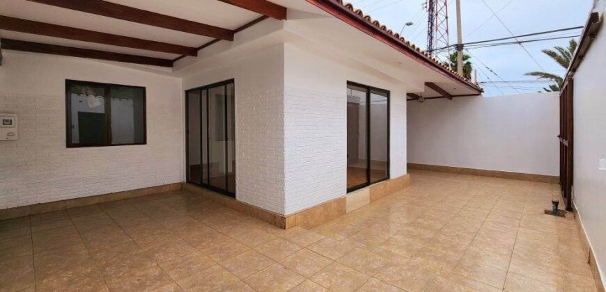 Excelente Casa Esquina