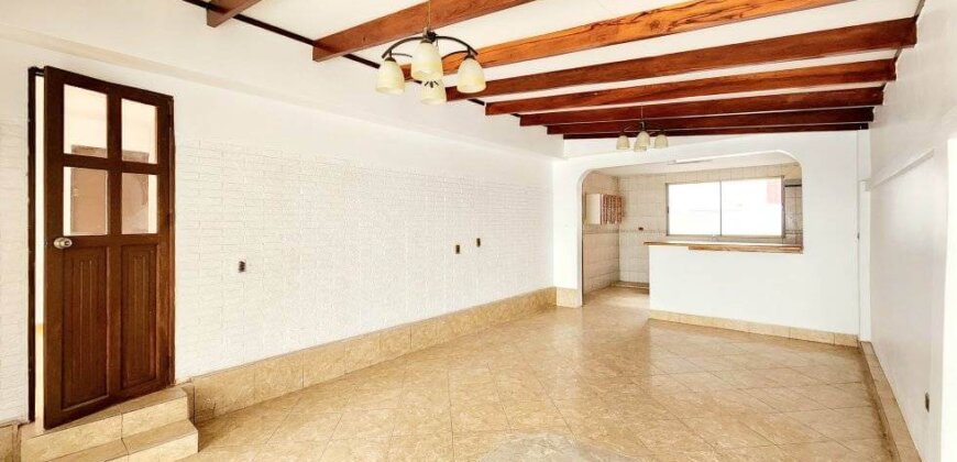 Excelente Casa Esquina