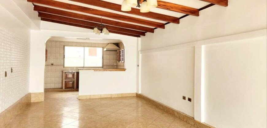 Excelente Casa Esquina