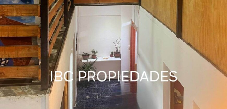 SE VENDE CASA CÉNTRICA