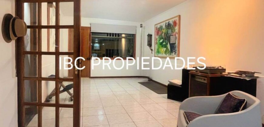 SE VENDE CASA CÉNTRICA