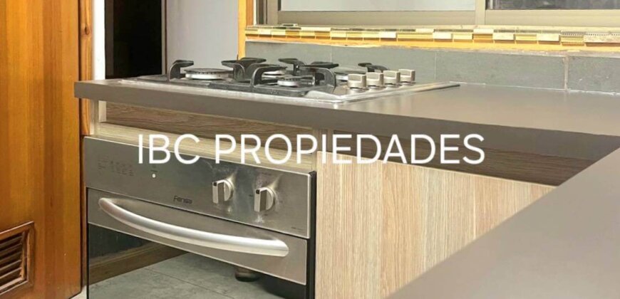 SE VENDE CASA CÉNTRICA