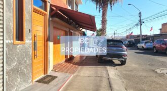SE VENDE CASA CON L. COMERCIAL
