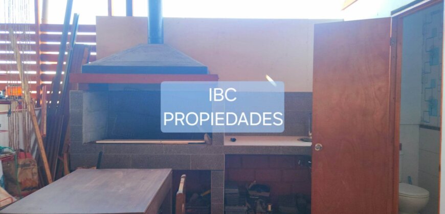 SE VENDE CASA CON L. COMERCIAL