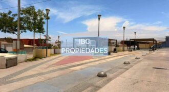 SE VENDE CASA CON L. COMERCIAL REGULARIZADA