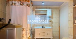 SE VENDE CASA CON L. COMERCIAL REGULARIZADA