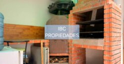 SE VENDE CASA CON L. COMERCIAL REGULARIZADA